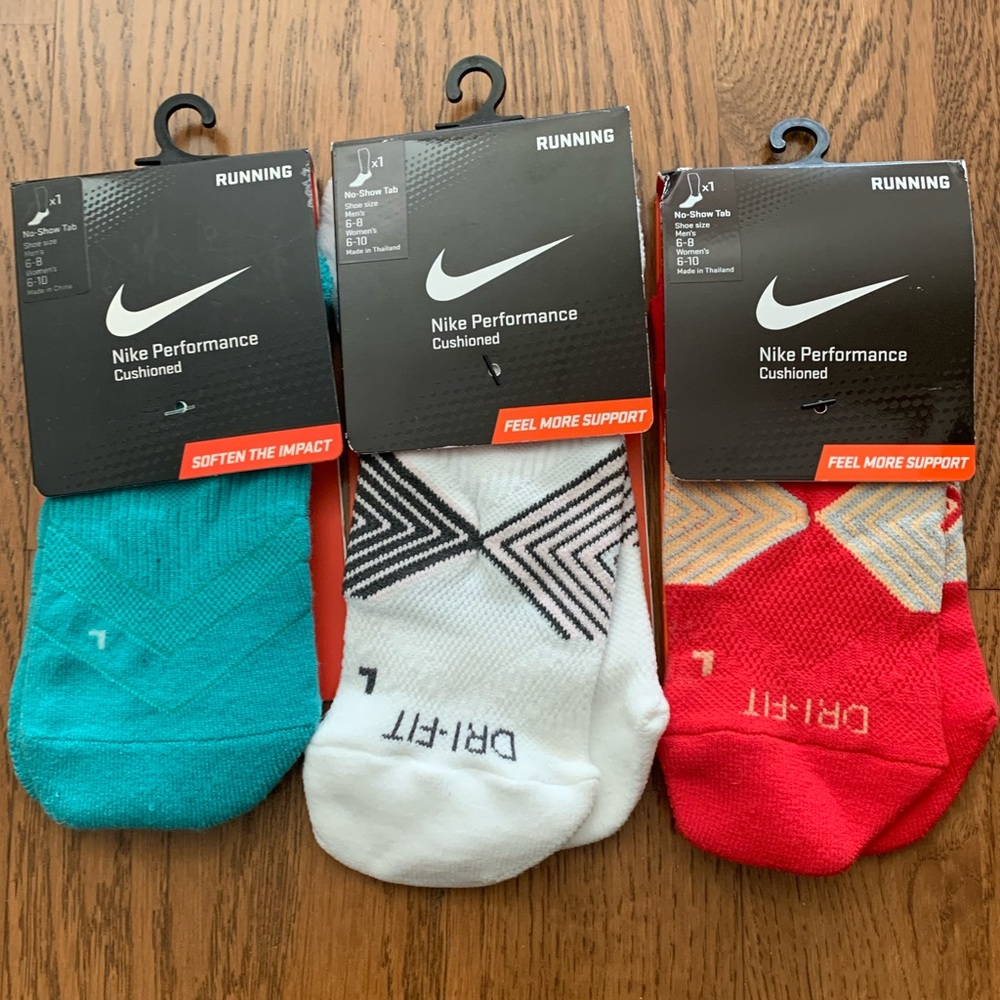 NWT Nike performance cushion women socks 3 pairs